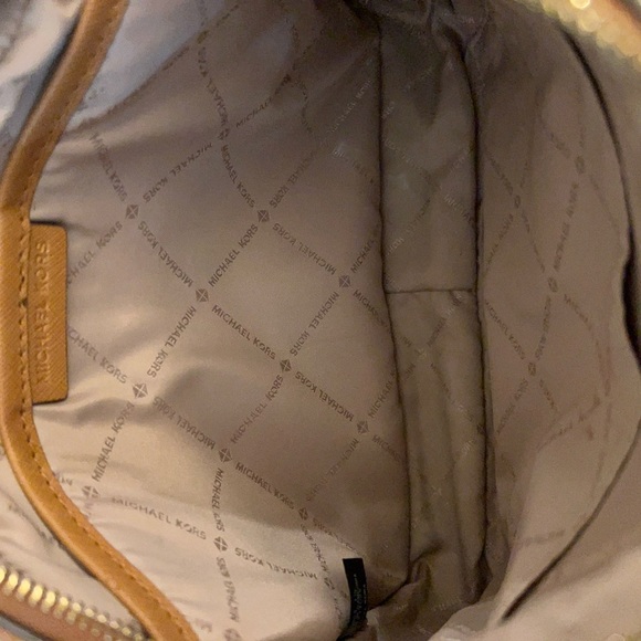 Michael Kors Jet Set monogrammed Logo Crossbody Bag - Picture 13 of 16